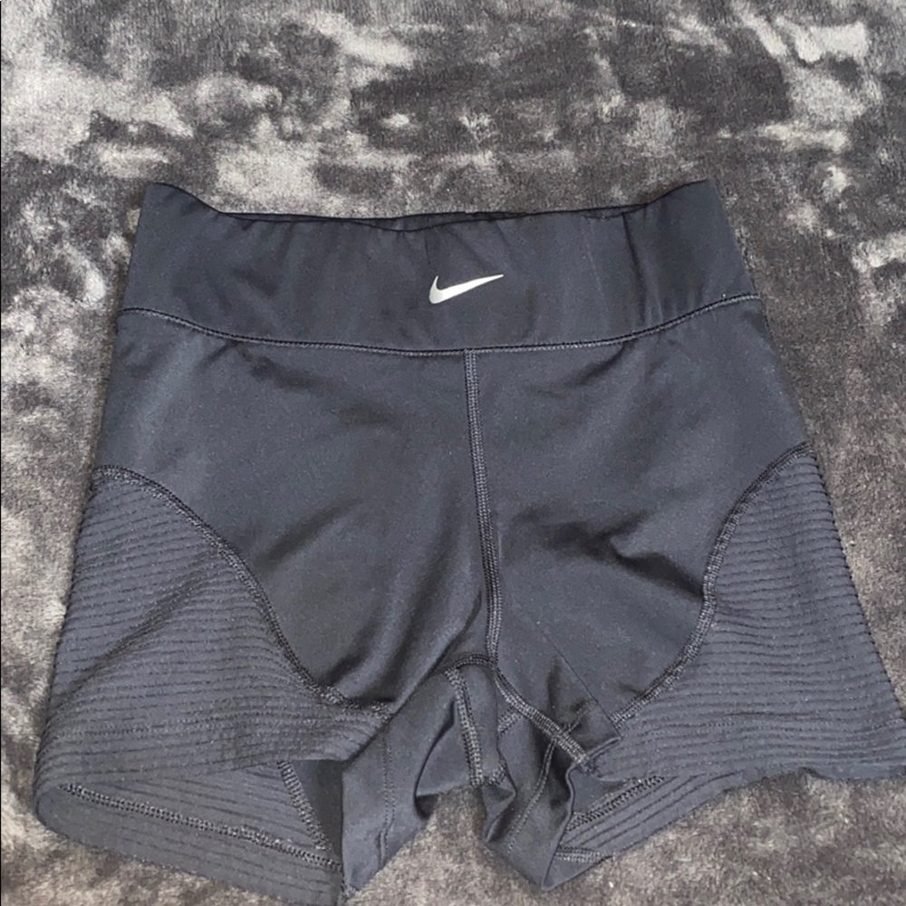 Black nike pros size S